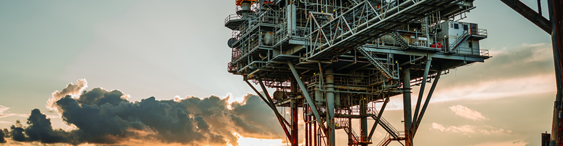  Oil and gas extraction platform in the ocean.
